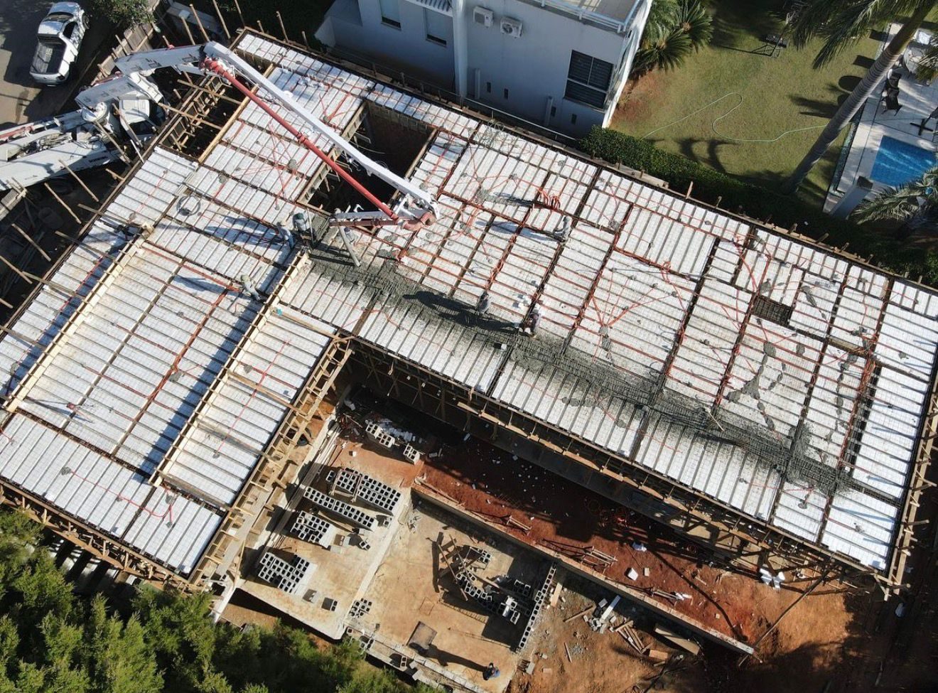 Vista aérea de obra em concretagem